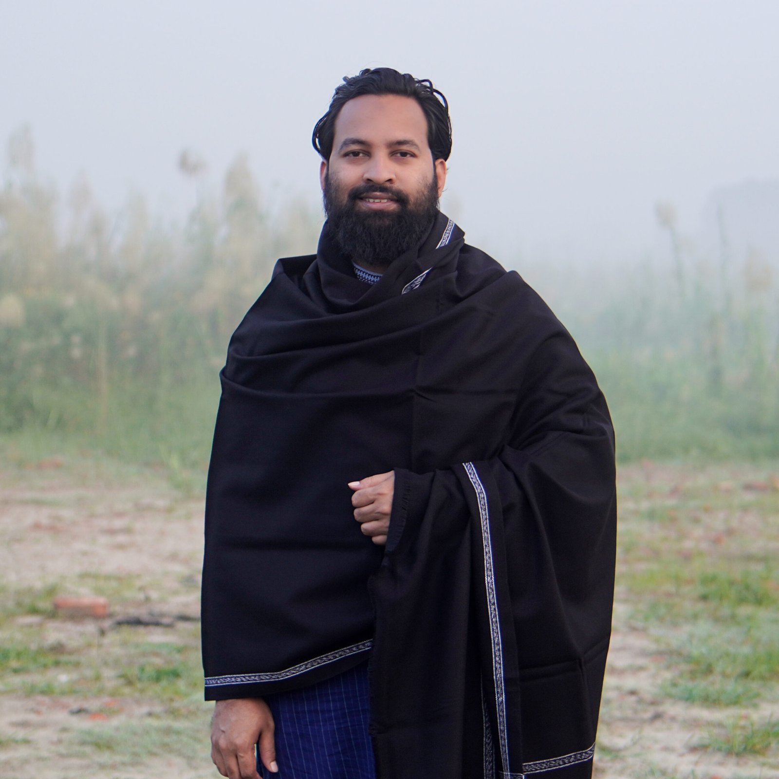 কালো কালার কাশ্মীরি শাল