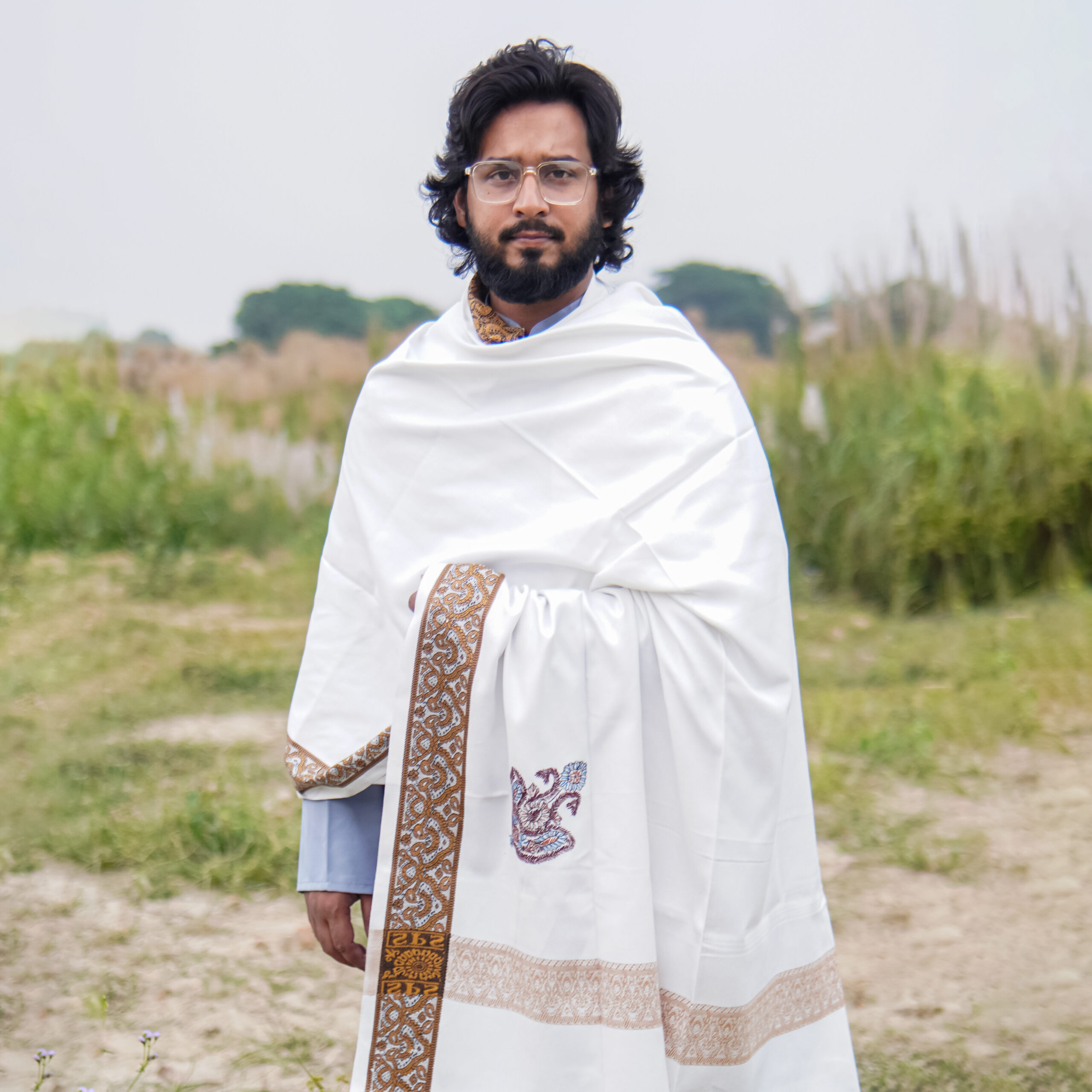 সাদা কালার শাল