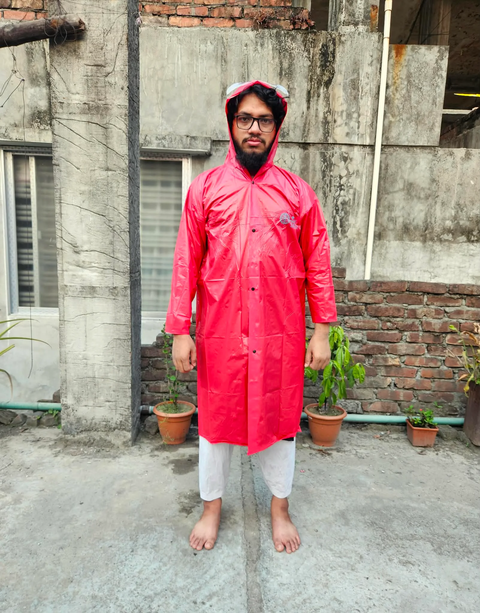 রেড কালার মোটা চাইনিজ ফেব্রিকের রেইনকোট